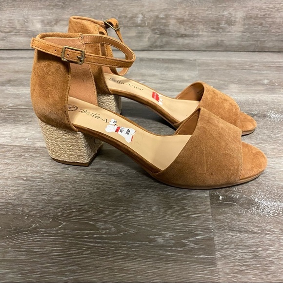 Bella Vita | Fable Quarterstrap Sandals In Biscuit Suede Size 7.5 WIDE NEW - Picture 2 of 9
